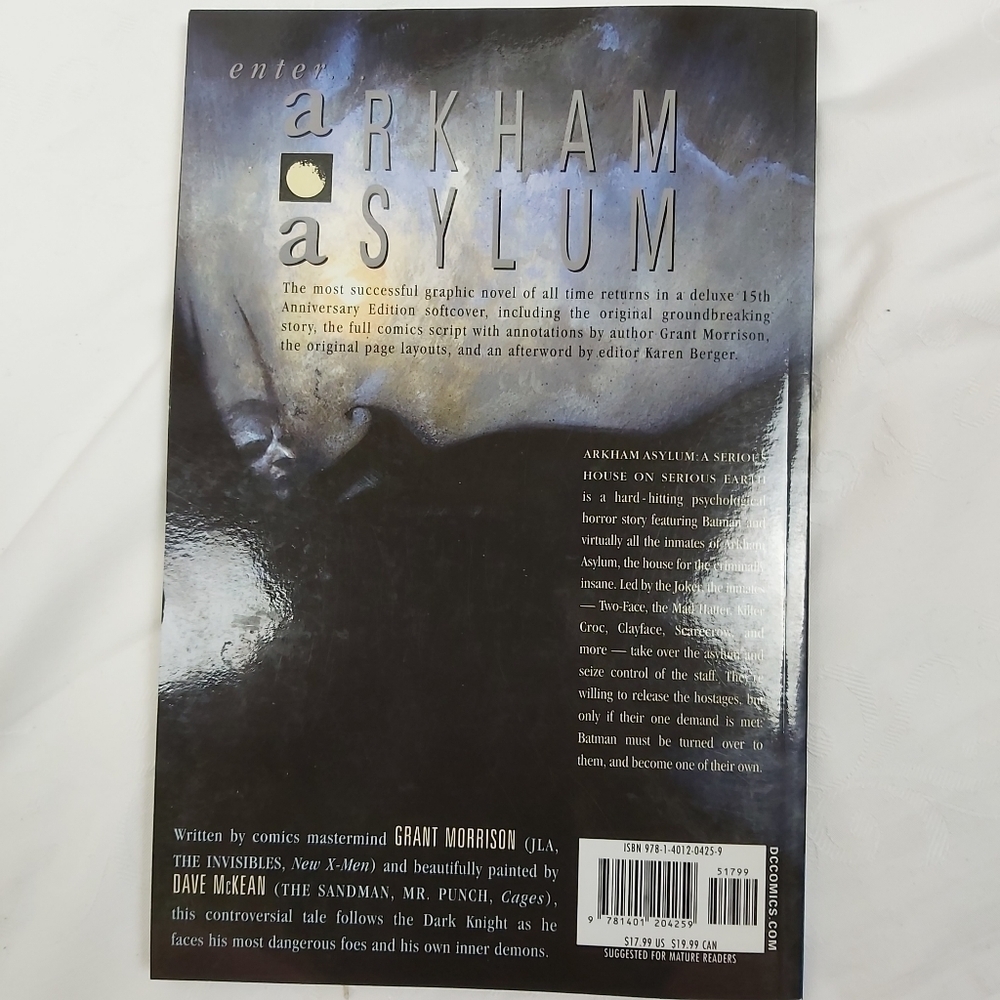 BATMAN: Arkham AsylumComic - Picture 3 of 4